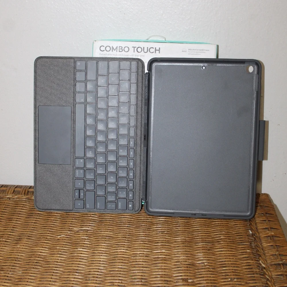 Logitech Combo Touch detachable keyboard case w/ trackpad for the iPad (7 & 8)
